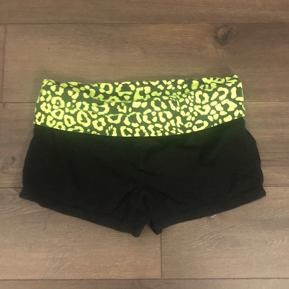 no boundaries yoga shorts